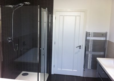 Bathroom-Shower-Dark